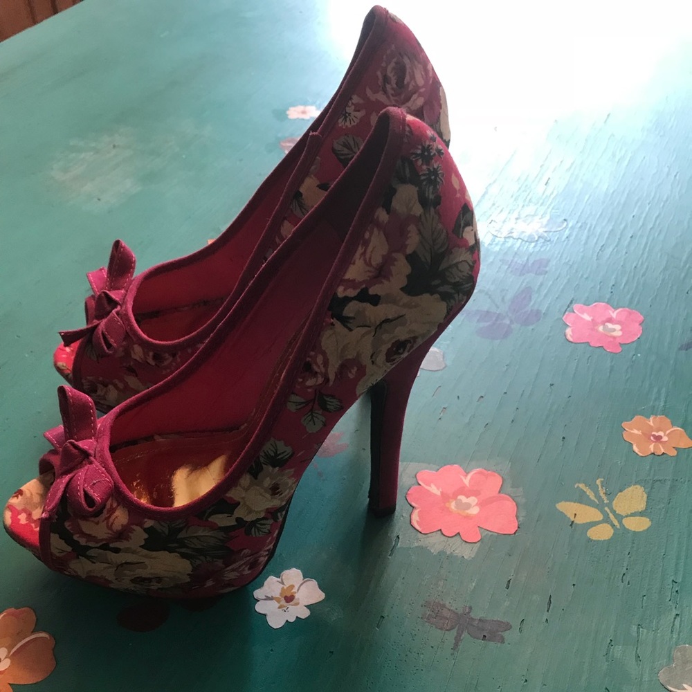 Beautiful PUMP HEELS - Picture 4 of 8